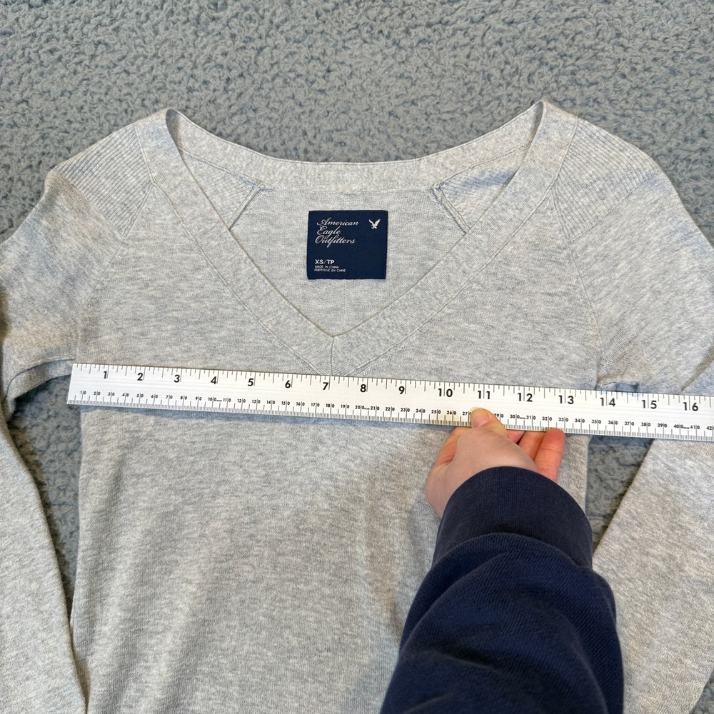 American Eagle V-Neck Sweater Womens XS Gray Knit Vintage Y2K Slim Fit Preppy - Picture 3 of 7